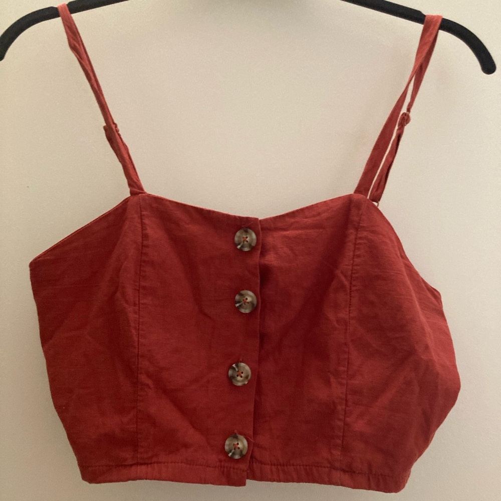 This is a lightly worn (worn twice) Purple Snow Crop top Size Large